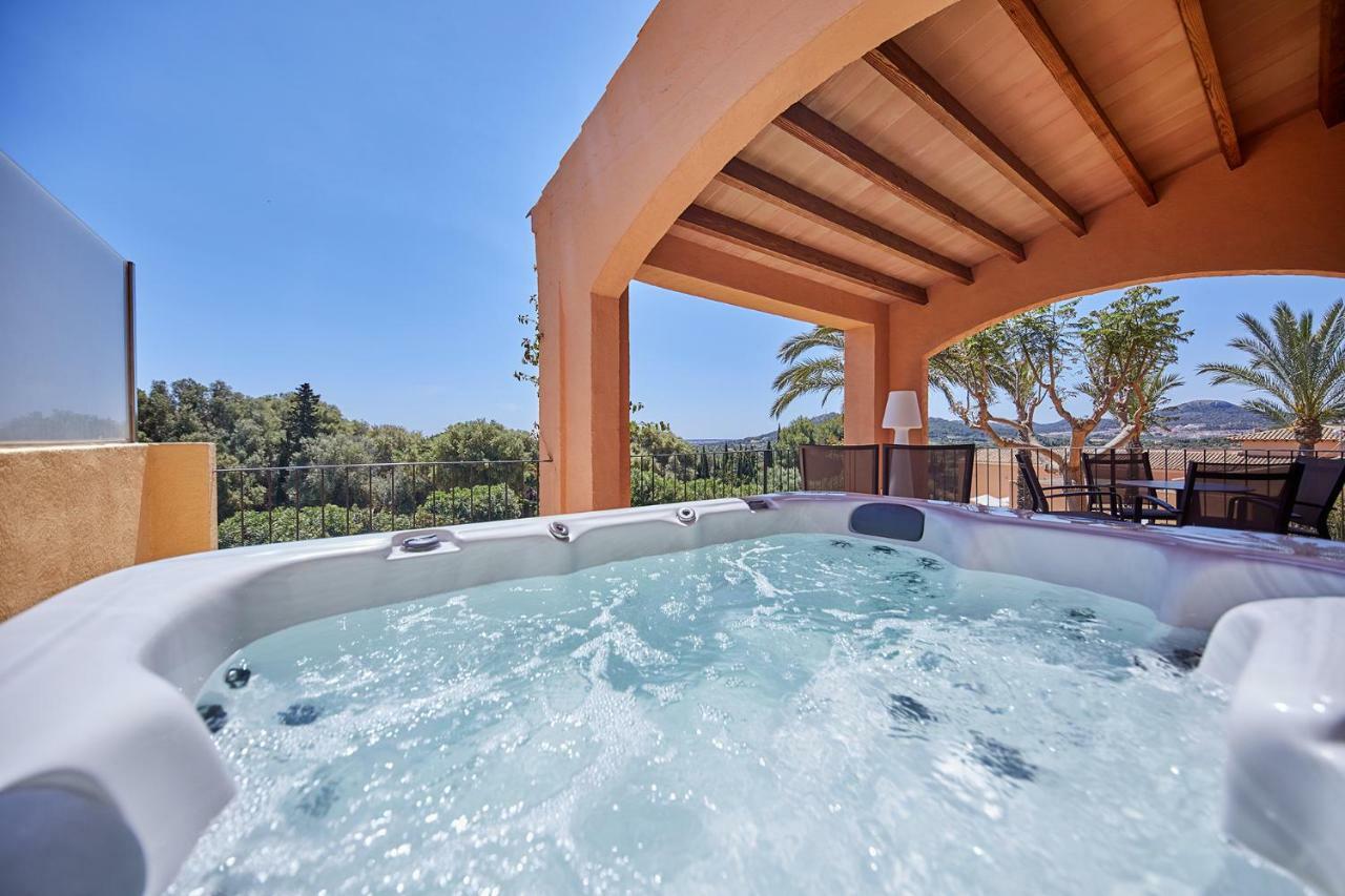 Deluxe Suite with Spa Bath